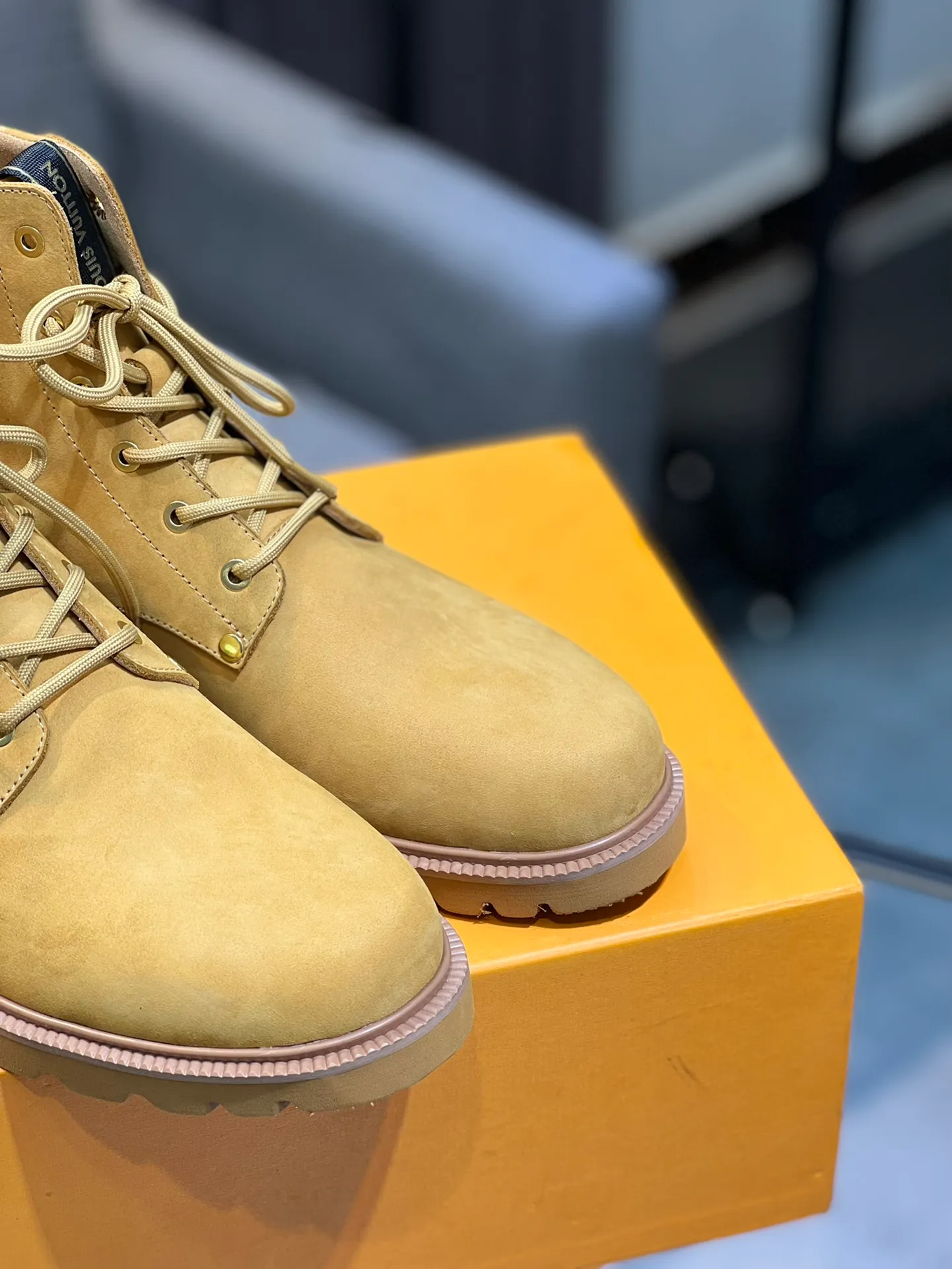 Men's shoes 💰900 L Home - the latest LV men's business casual boots, luxury and nobility are a must, all made of imported original first-layer cowhide, just to create a more comfortable wearing experience, ➕top imported water-dyed full cow lining, original high wear-resistant outsole! 👏👏 Size: Male 39-44; (38 45 46 customized)